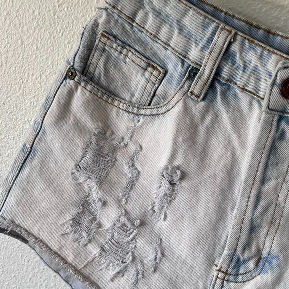 FARM RIO Jean Shorts Size 36 US 4 Light Wash Distressed Shredded - Picture 4 of 12